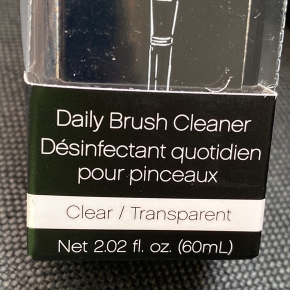 e.l.f. Brush and Cleaner - Picture 5 of 6